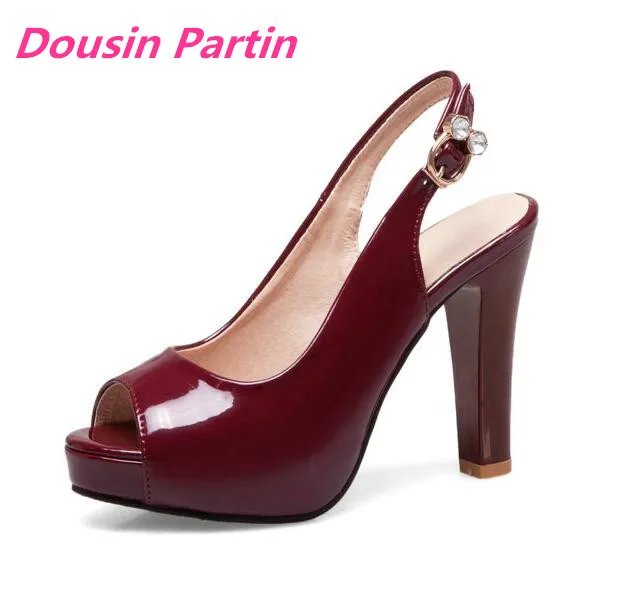 Женские босоножки с пряжкой Dousin Partin на платформе и высоком квадратном каблуке