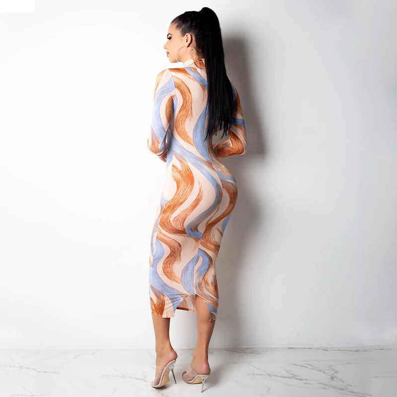 Женское облегающее платье с воротником-стойкой длинным рукавом и высоким