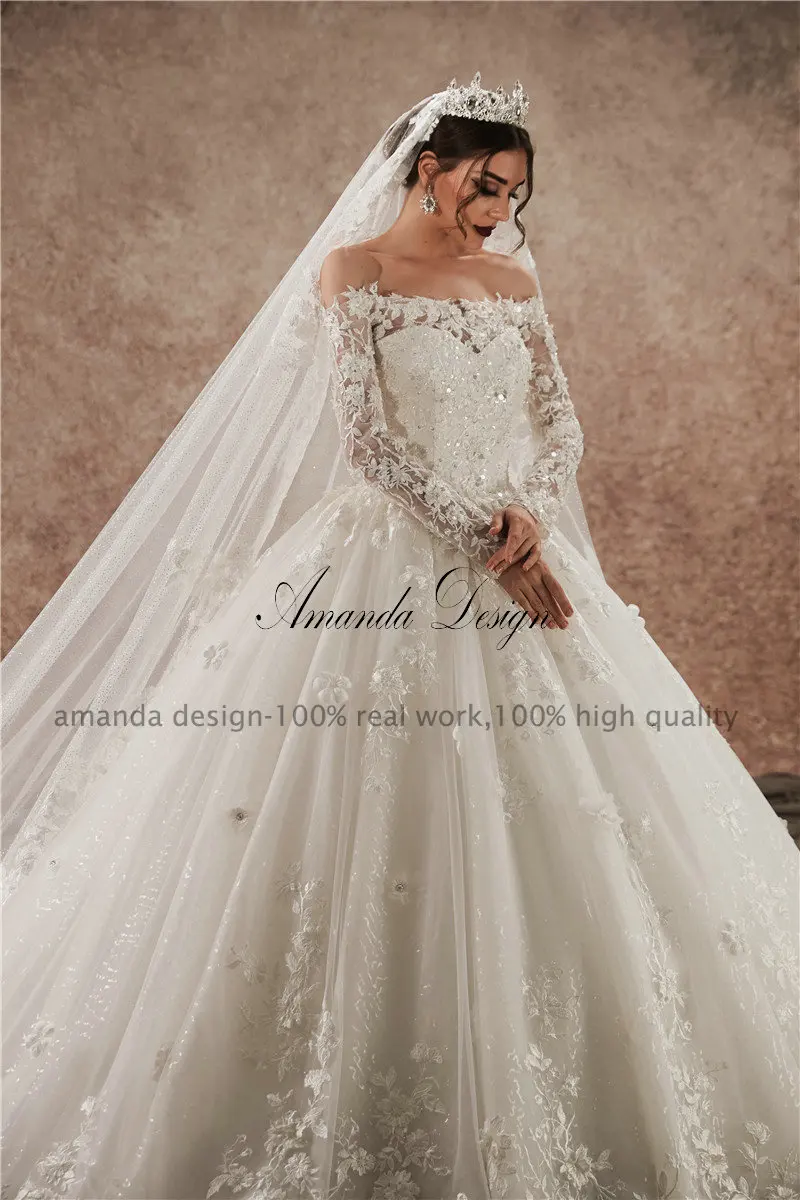 Свадебное платье с открытыми плечами и аппликацией Amanda Design пышное блестящее