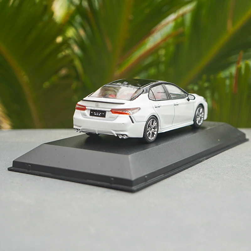Коллекционная белая модель Toyota Camry 1/43 коллекционная игрушка в подарок 2018| |