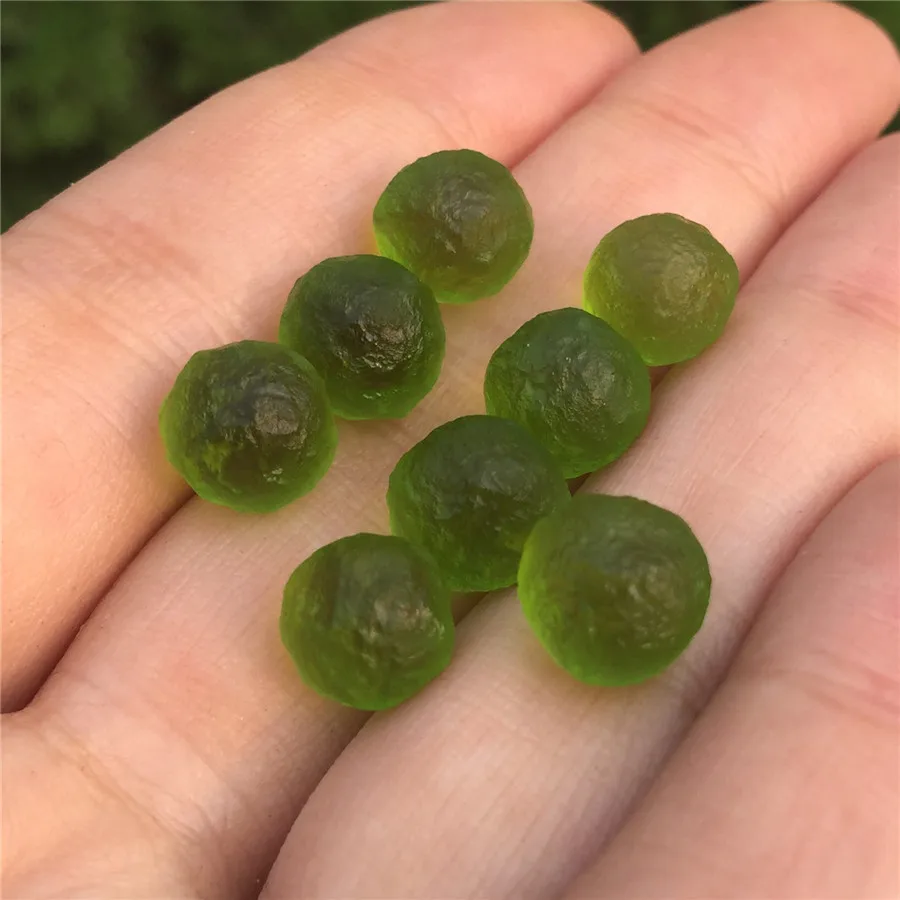 8 шт. ударные стеклянные бусины из молдавита чешского метеорита грубый камень