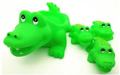 Crocodile 4 шт./лот, игрушки для плавания в виде животных, красочные мягкие плавающие резиновые утки, сжимающие звук, пищащие игрушки для купания для детей, игрушки для купания - Цвет: Crocodile