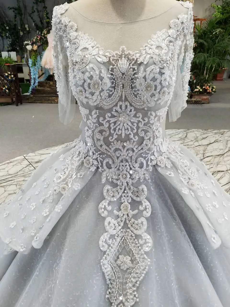 New Design Crystal Saudi Arabia 3/4 Sleeves Ball Gown Gray Wedding Dresses Luxurious Lace Appliques Flowers Beaded Bridal Gowns | Свадьбы и
