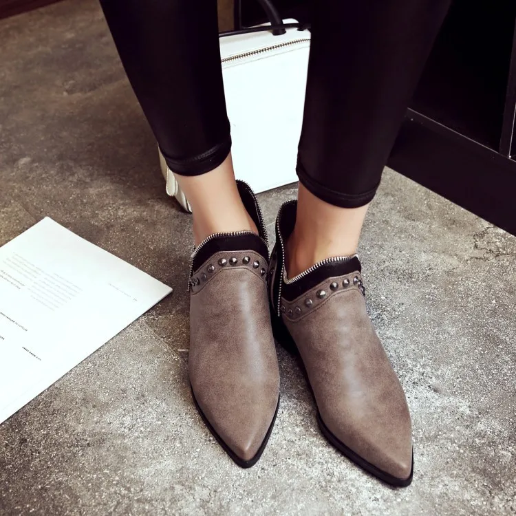 Ботинки Челси с заклепками женские кожаные Короткие полусапожки на молнии