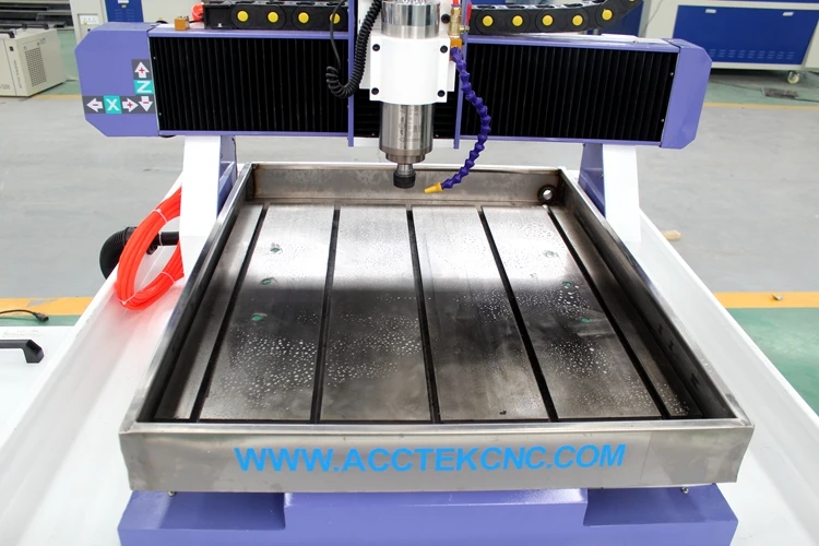 Китайский фрезерный станок с ЧПУ гравировальный 4 осями вращающийся