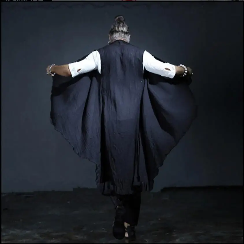 Жилет мужской без рукавов однотонный длинный приталенный асимметричный |