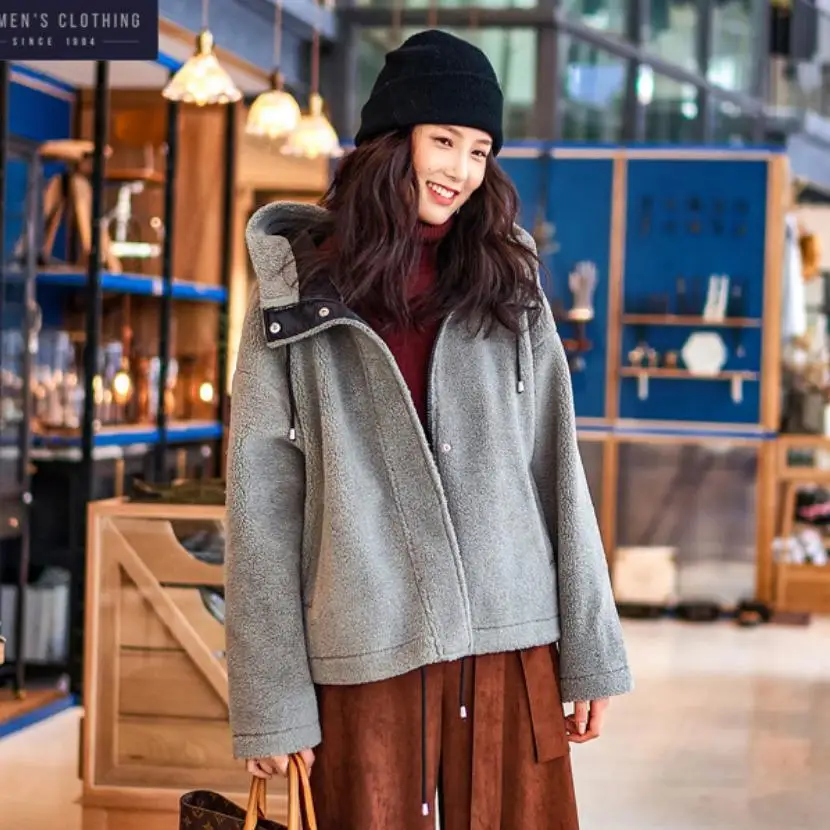 Зимняя женская куртка из искусственного меха ягненка модная с капюшоном в стиле