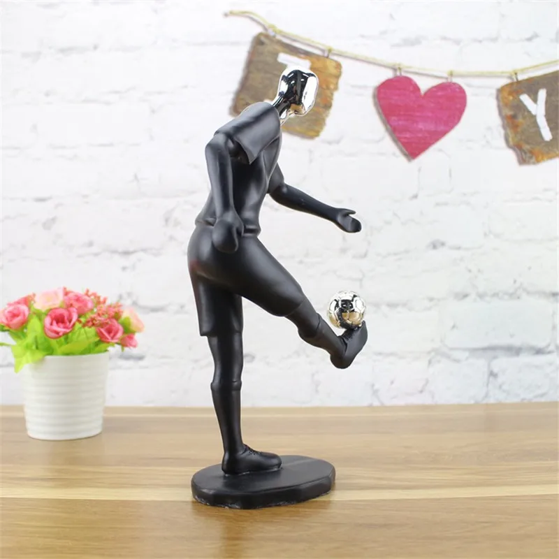 Статуи и скульптуры из смолы садовые украшения для футбольного игрока