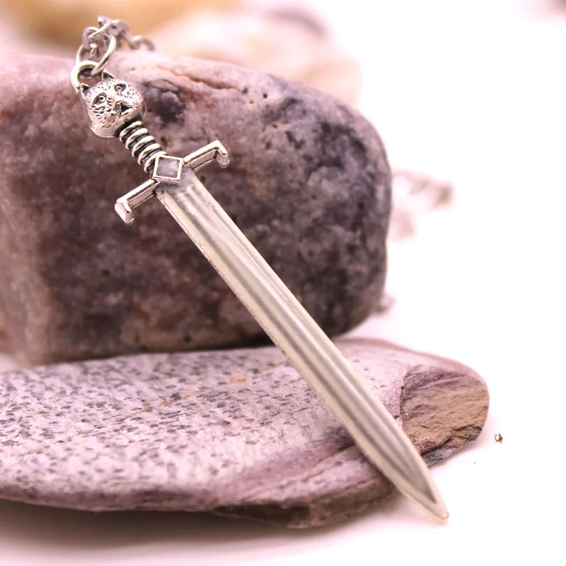 Игра престолов, меч Старка, волка, светящееся ожерелье, Джон Сноу, валирийское стальное лезвие, длинный коготь, кулон, светится в темноте, подарок