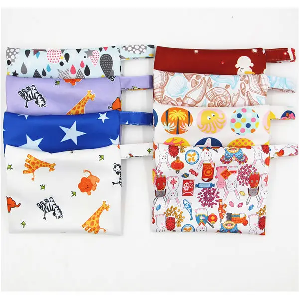 Random 6 pcs 6pcs Portable Waterproof PUL Wet Bag for Menstrual Pads Cloth Sanitary Pads Bag with Snap Handle Printed Bag - Цвет: Random 6 pcs
