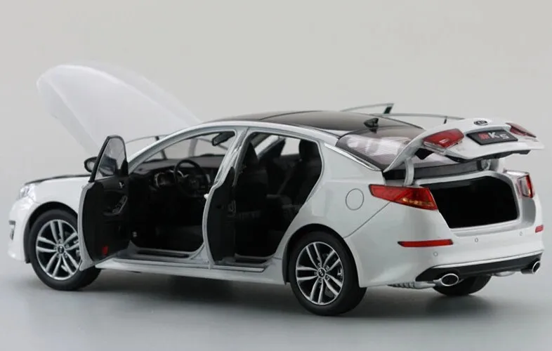 1:18 литая под давлением модель для Kia New K5 Optima 2010 белый сплав игрушечный автомобиль миниатюрная Коллекция подарков