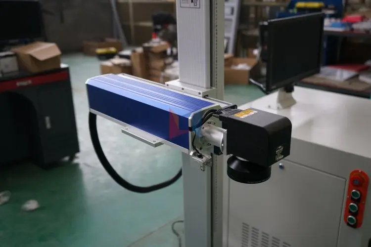 Летающая маркировочная машина на трубах 30 Ватт 50 100 ватт cnc оптический маркер в