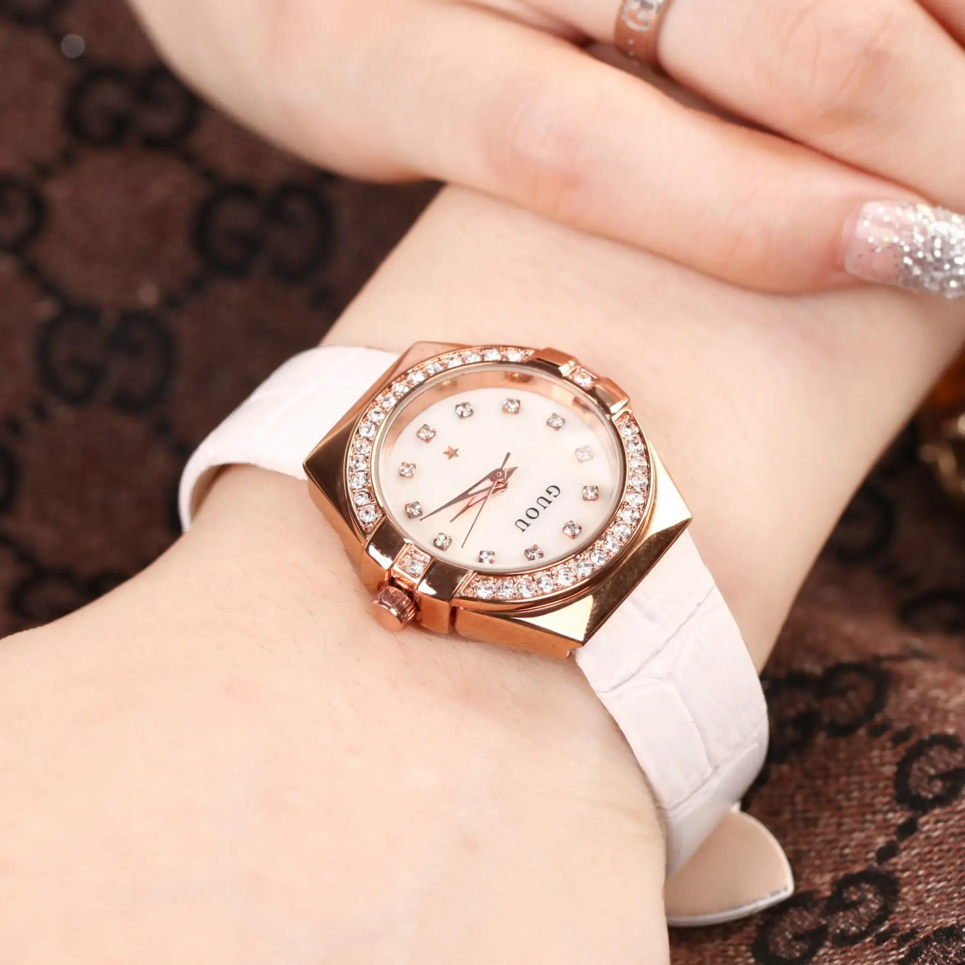 2018 новые женские Часы GUOU Модные повседневные кварцевые часы со стразами ЖЕНСКИЕ