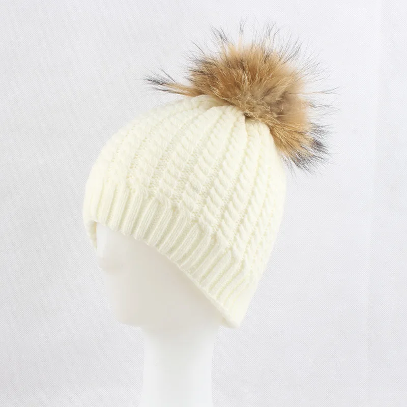 Русские женские вязаные шапки Skullies 15 см из меха енота помпон шапка женская зимняя