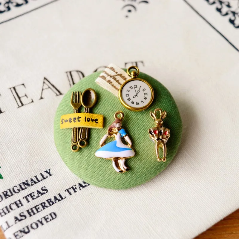 Фильм Алиса в стране чудес вечерние Ювелирное Украшение брошь виде булавки Kingsley