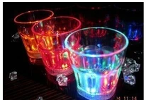 Бесплатная доставка небольшой светодиод выстрел чашку мигает световой чашки