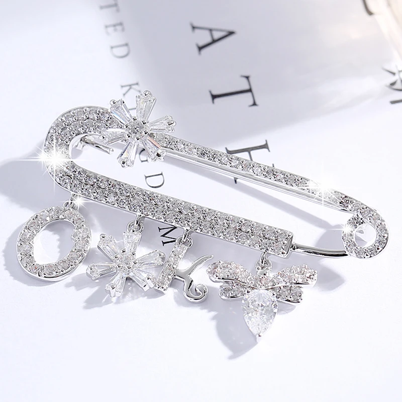 Blingbling стразы, броши, безопасные булавки, ювелирное изделие, блестящий Забавный подарок, Серебряный висящий бант, Хрустальный цветок "ОК", говорящее слово, брошь