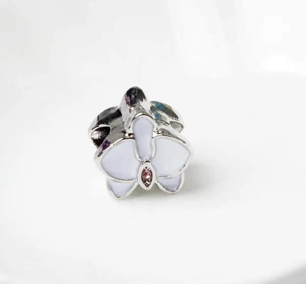 White Макси большие массивные эмалированные Цветы бусины Подвески подходят Pandora Браслеты и браслеты для женщин простой стиль DIY вечерние подарки - Цвет: White