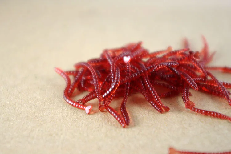 Рыболовная приманка для карпа с красным червем мягкие приманки запахом крови