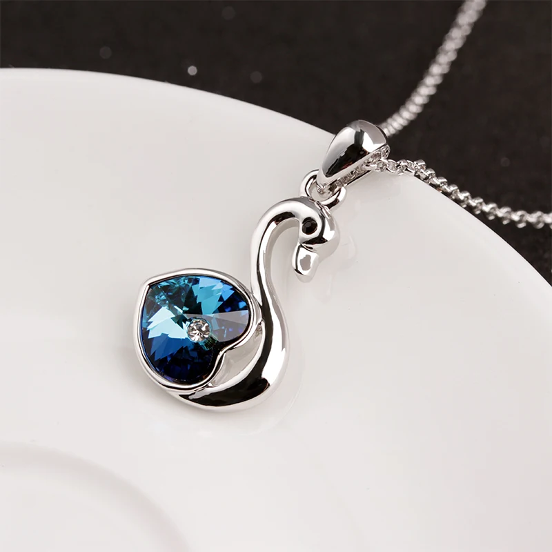 Женское ожерелье с подвеской BeBella украшенное кристаллами Swarovski оригинальное