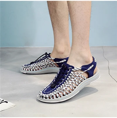 Blue and white Новые летние Мужская пляжная обувь пара плетения сандалии Для Мужчин's пляжные сланцы на открытом воздухе Для Мужчин's Повседневное обувь, римские сандалии для Для мужчин и Для женщин - Цвет: Blue and white