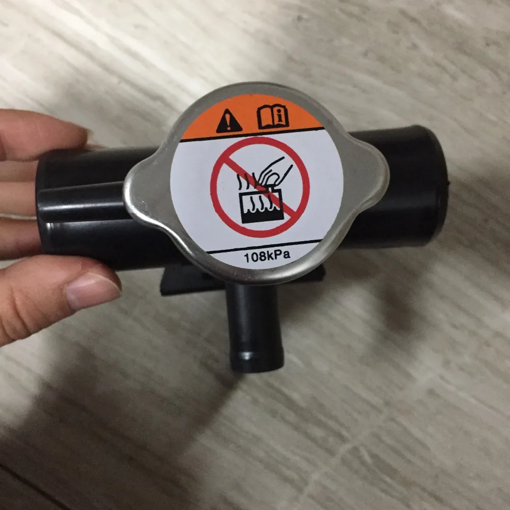 Наполнитель охлаждающей жидкости радиатора с крышкой для Lancer Outlander Sport 1350A015 1350