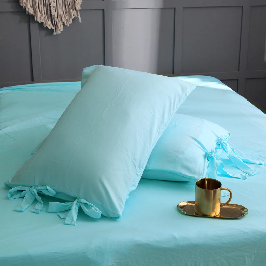 Однотонное постельное белье небесно голубого цвета комплект из трех предметов