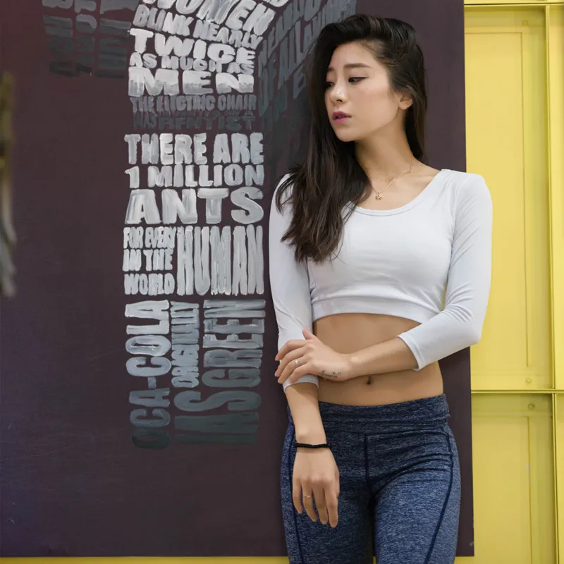 Женский укороченный топ с вырезами на спине и длинным рукавом облегающая дышащая