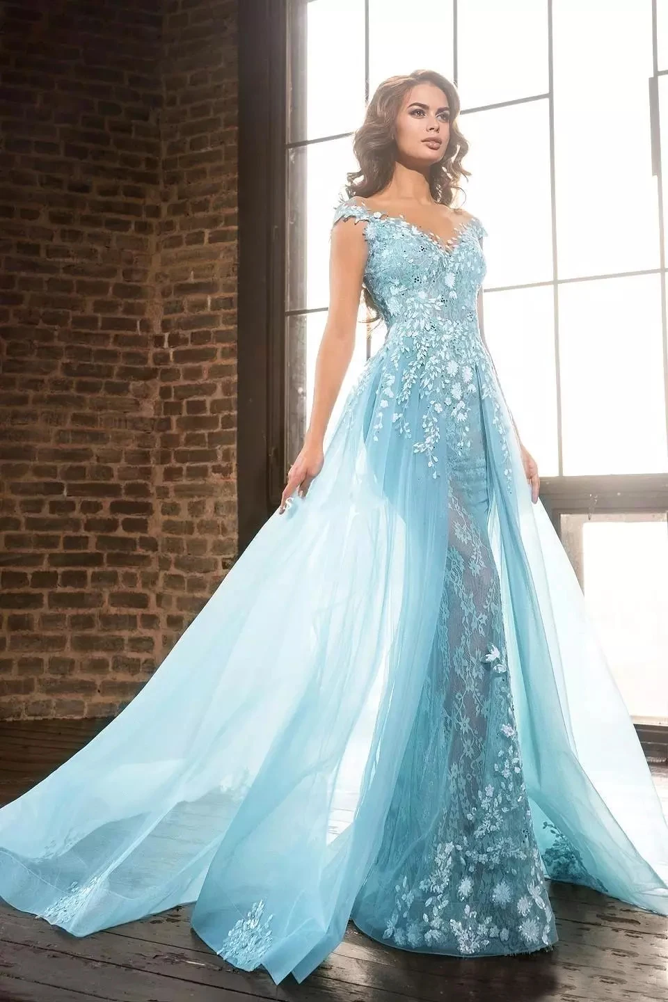 Светло-голубой цвет платье для выпускного бала Elie Saab прозрачное кружевное