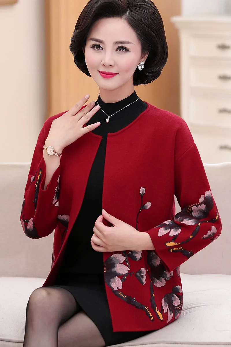 

Mother's coat, girl's autumn dress, short 2020 middle-aged woman sweater, 40 to 50 years old temperament, wool cardigan.