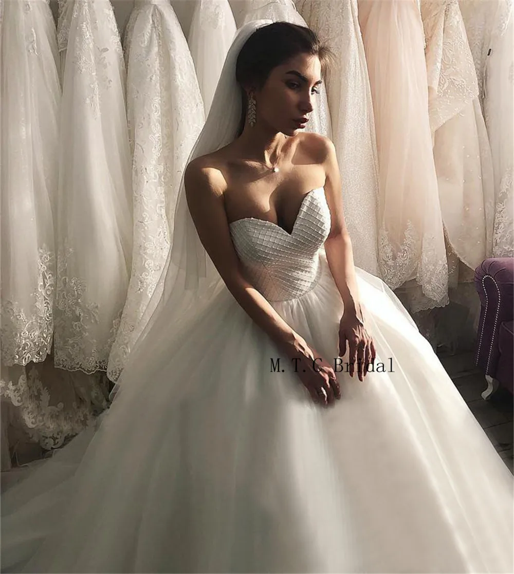 

Graceful Organza Ball Gown Wedding Dresses Strapless Floor Length Sexy Bridal Gowns 2019 Custom Made Vestido De Casamento