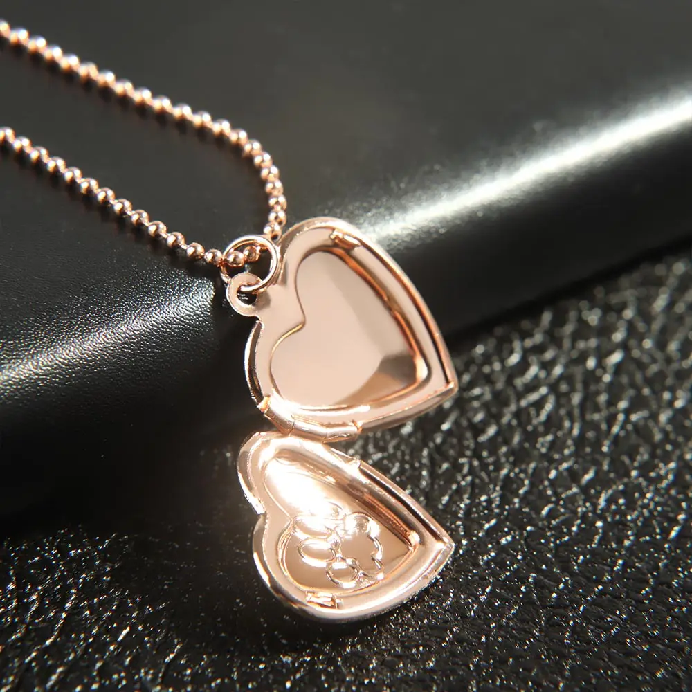 Ожерелье с кулоном в виде лапы собаки