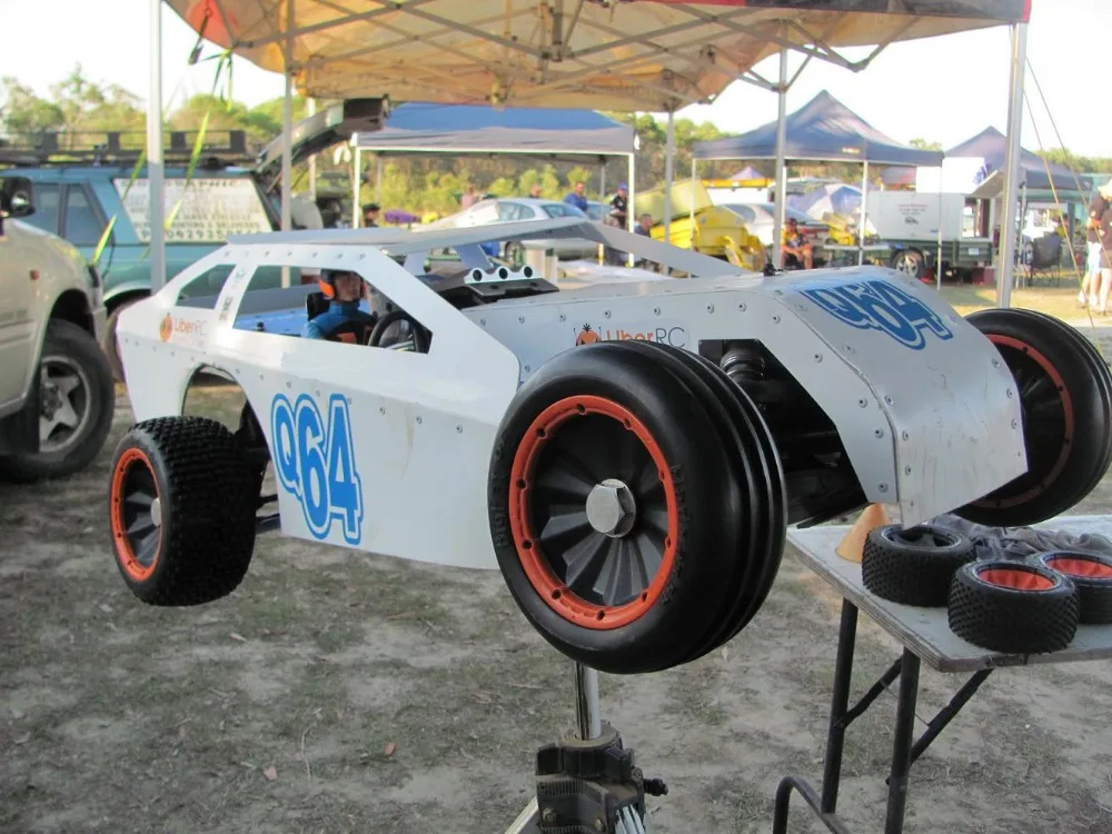 Запчасти для радиоуправляемых моделей шины Baja wheel 1/5 (2) + с передним пазом подходят