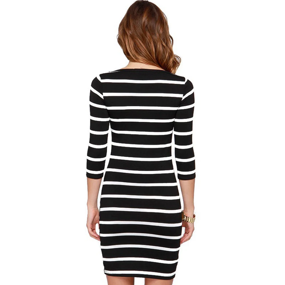 Женское повседневное мини-платье в черно-белую полоску классическое