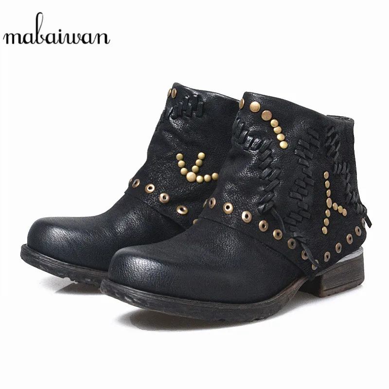 preço Mabaiwan Preto Genuínos Ankle Boots De Couro Mulheres Sapatos De Neve Para As Mulheres Da Motocicleta Botas Militares Decoração Borla Sapatos Rebites Flats