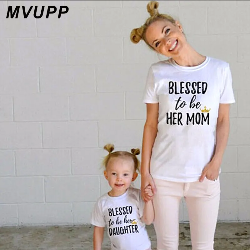 MVUPP/Одежда для мамы и дочки; семейный образ; футболка с надписью «blessed» и короткими рукавами для мамы и дочки; летняя Одинаковая одежда для маленьких девочек