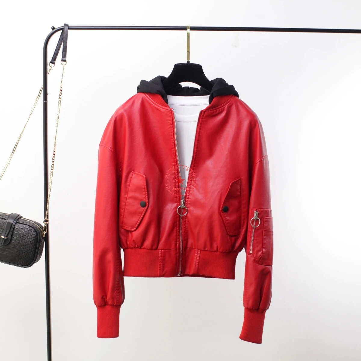 Новая весенняя и осенняя куртка из искусственной кожи с капюшоном Женская