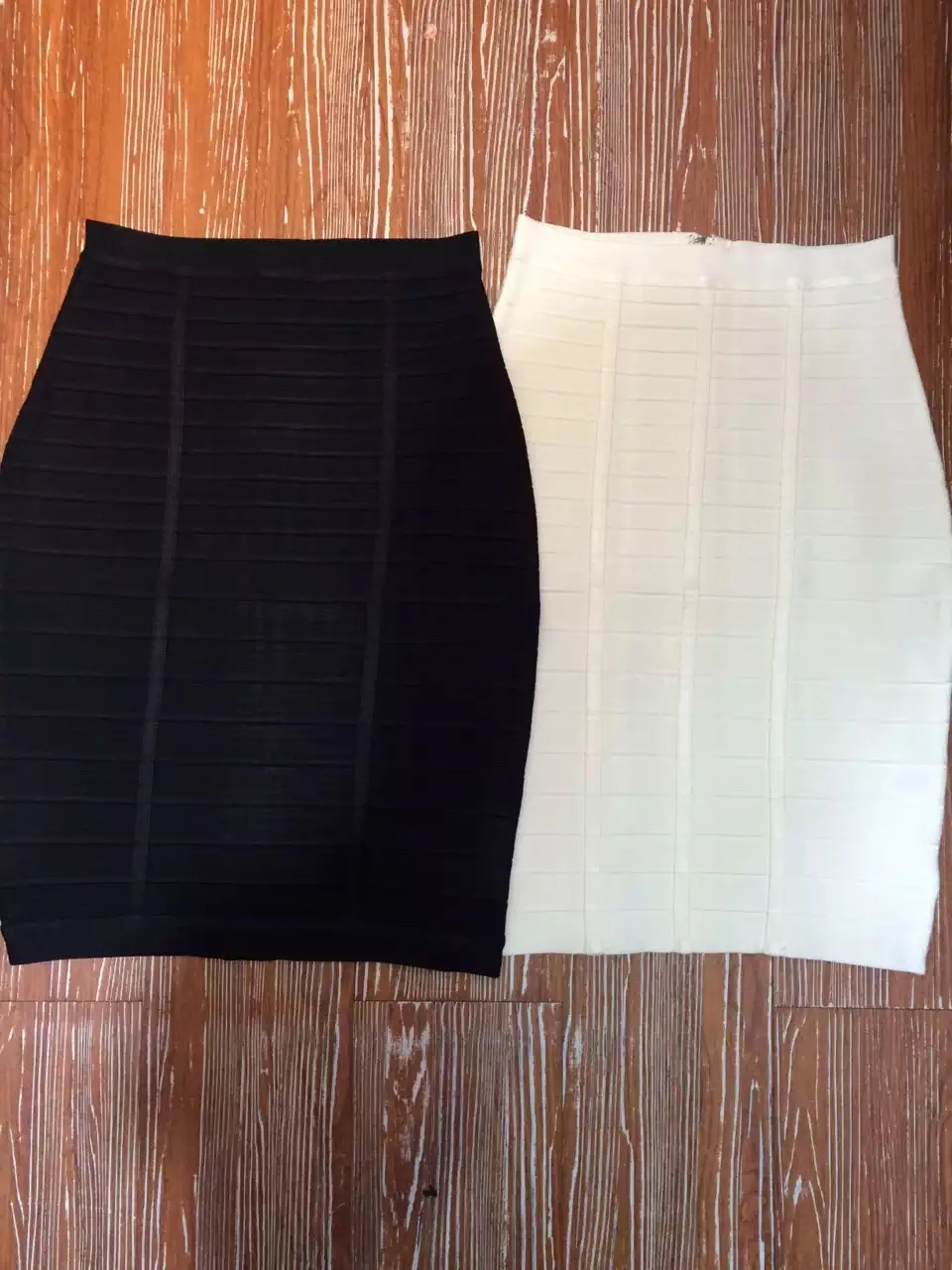 Женская облегающая мини юбка черная белая карандаш из вискозы в стиле