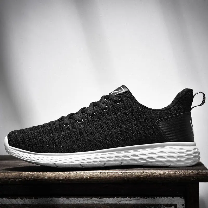 Стильная Всесезонная спортивная обувь для мужчин дышащая легкая черные мужские