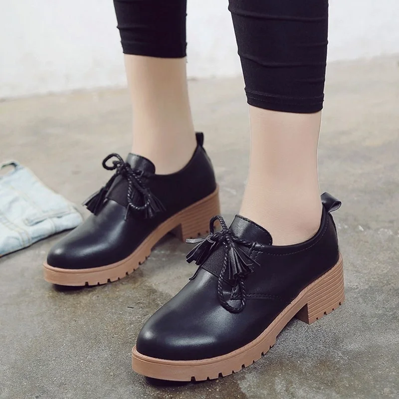 Брендовая женская повседневная обувь Новинка весны 2018 года на плоской подошве