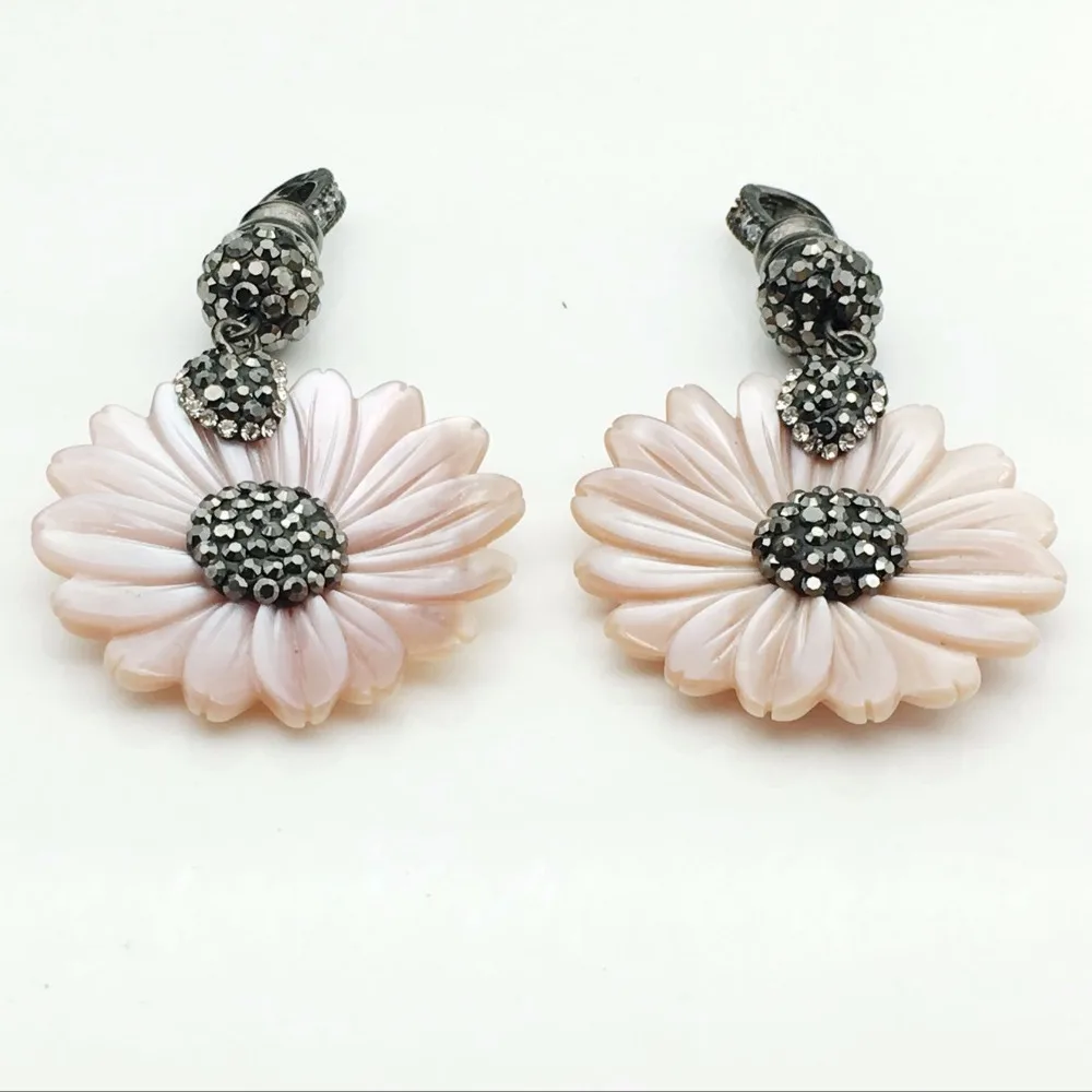 

5 pcs Sculpted Flower Shell Pendant, Beautiful Rose Shell Jewelry