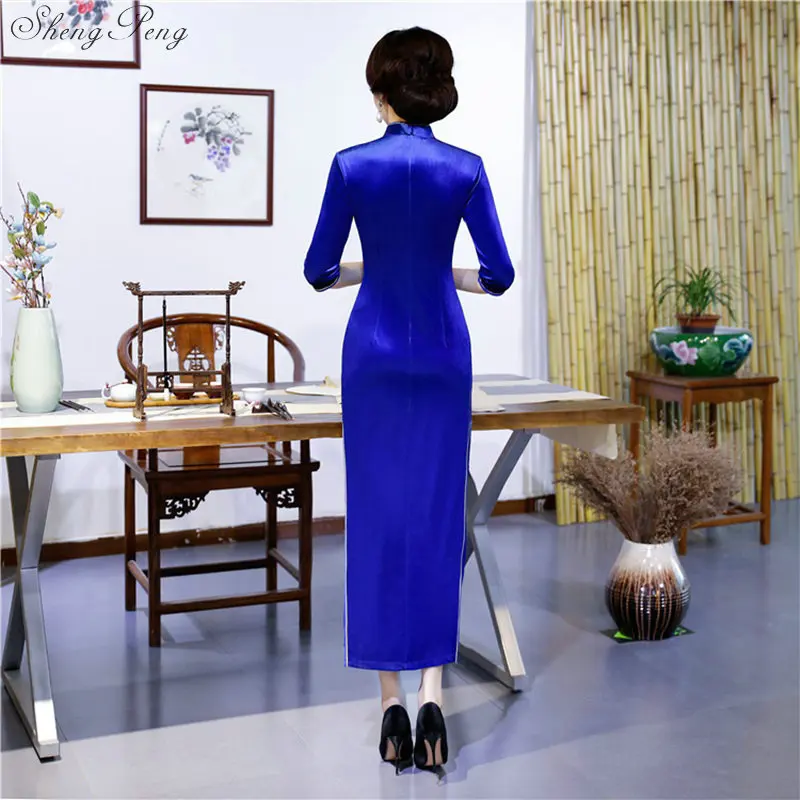 Красный китайское традиционное платье Женская шелковый атлас Cheongsam Винтаж Qipao Лето Половина рукава длинное цветок плюс размеры V1428