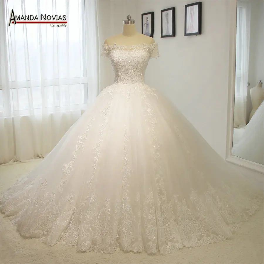 Роскошное бальное платье с длинным шлейфом кружевное свадебное открытыми