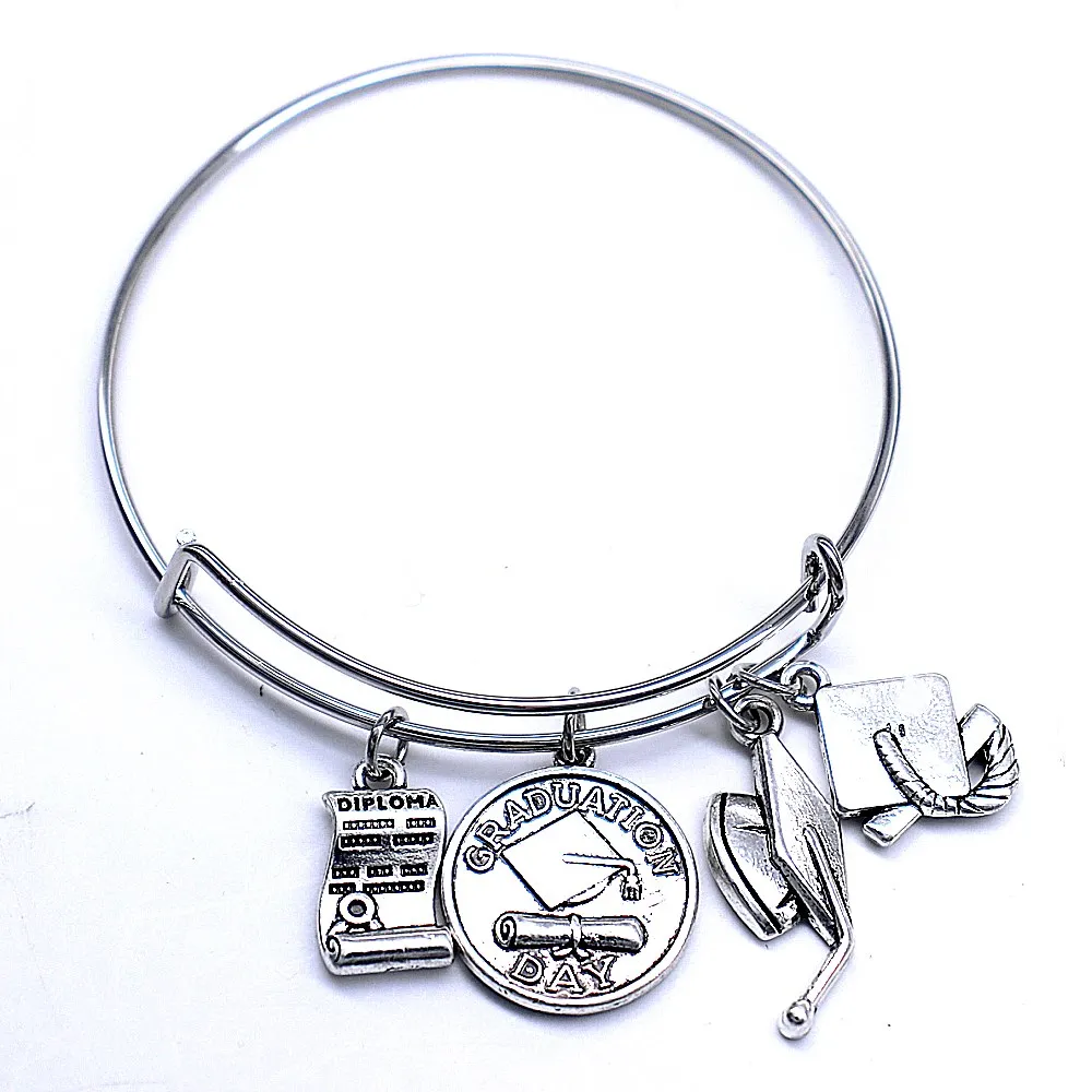 Популярный ученический памятный браслет на выпускной металлический кулон в виде