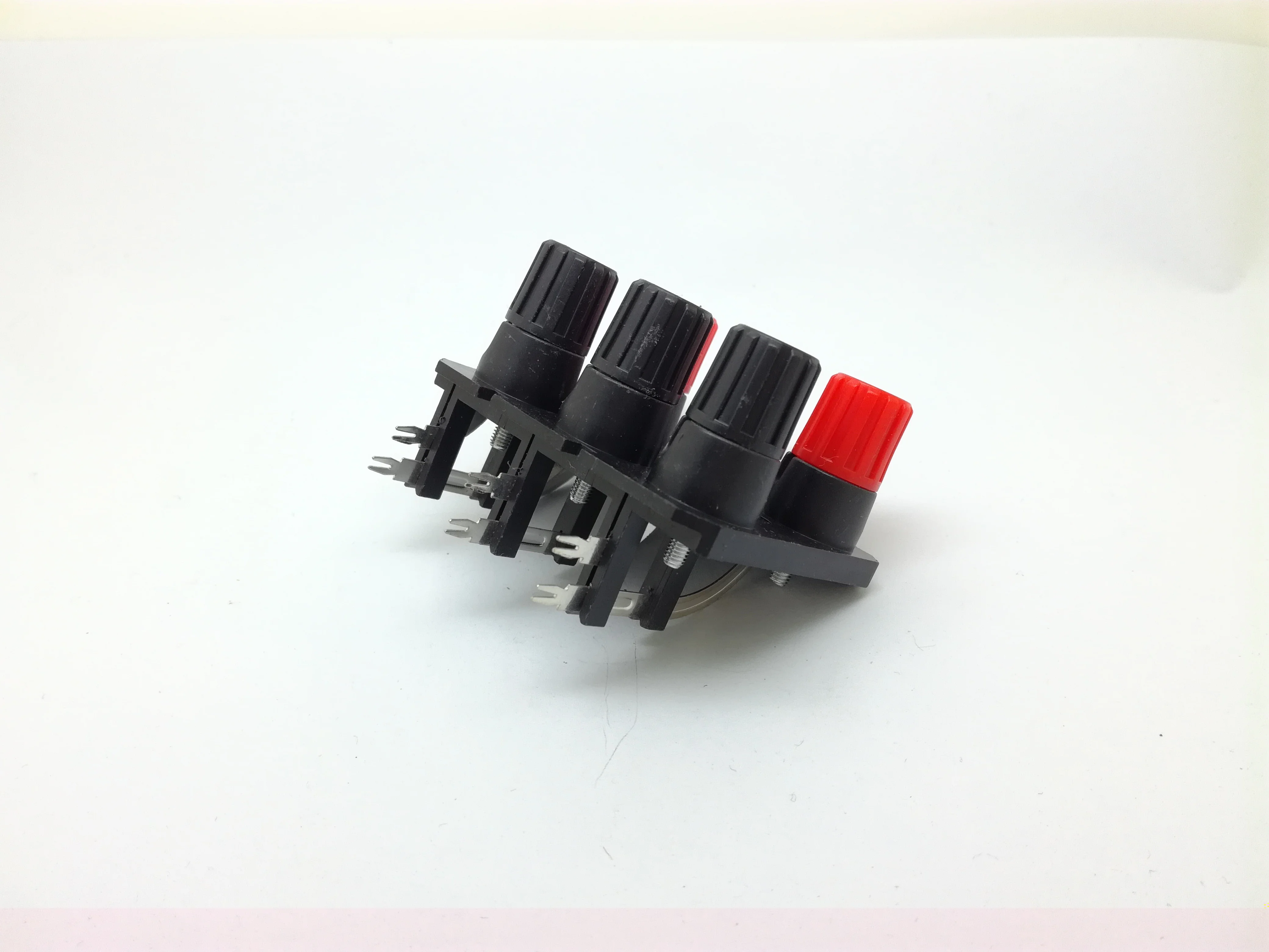 

Red & Black 6 Pins 6 Positons Turn Type Speaker Terminal Board Connector