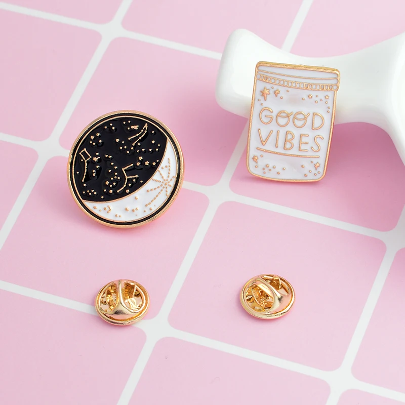 Хороший значок VIBES круглые черные и белые звезды эмаль металлическая брошь