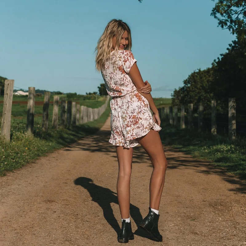 Boho повседневные женские комбинезоны, комбинезоны с цветочным принтом, Короткий Летний комбинезон с коротким рукавом, свободный женский комбинезон в складку корсет со шнуровкой
