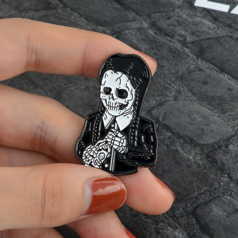Эмалированная булавка для семьи Addams череп скелет среда готический значок ведьмы