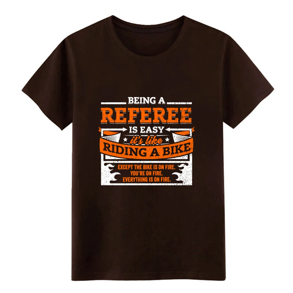Мужская футболка рефери: с надписью Being A Referee Is Easy Повседневная летняя круглым