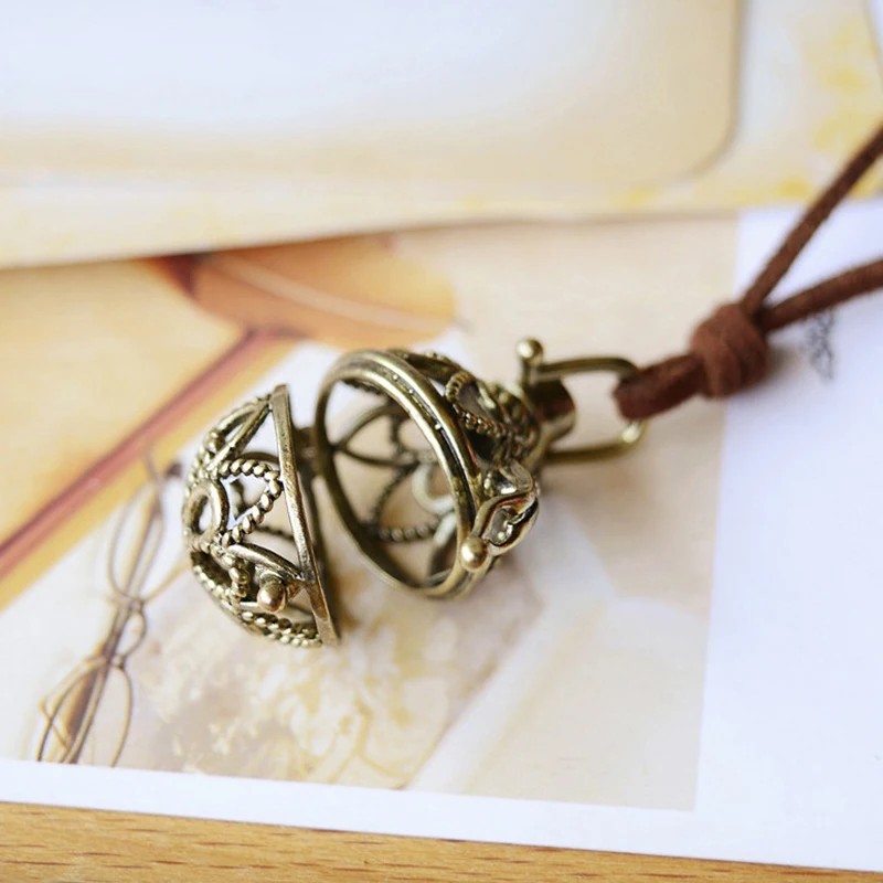 Miage Ретро бронзовые полые можно открыть Саше шар кулон свитер кожаный медальон